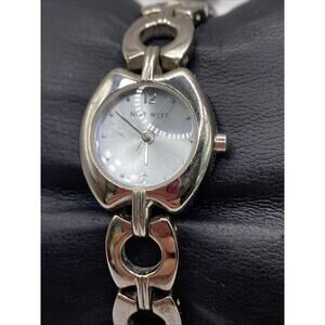 Nine West NW/1631 Silver Tone Quartz Analog Ladies Watch Y121E NW/1631 Nine West NW/1631 Silver Tone Quartz Analog Ladies Watch  main image 2